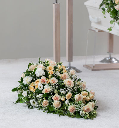 Båredekorasjon i hvitt, rosa og fersken 75 cm Båredekorasjon i hvitt, rosa og fersken 75 cm